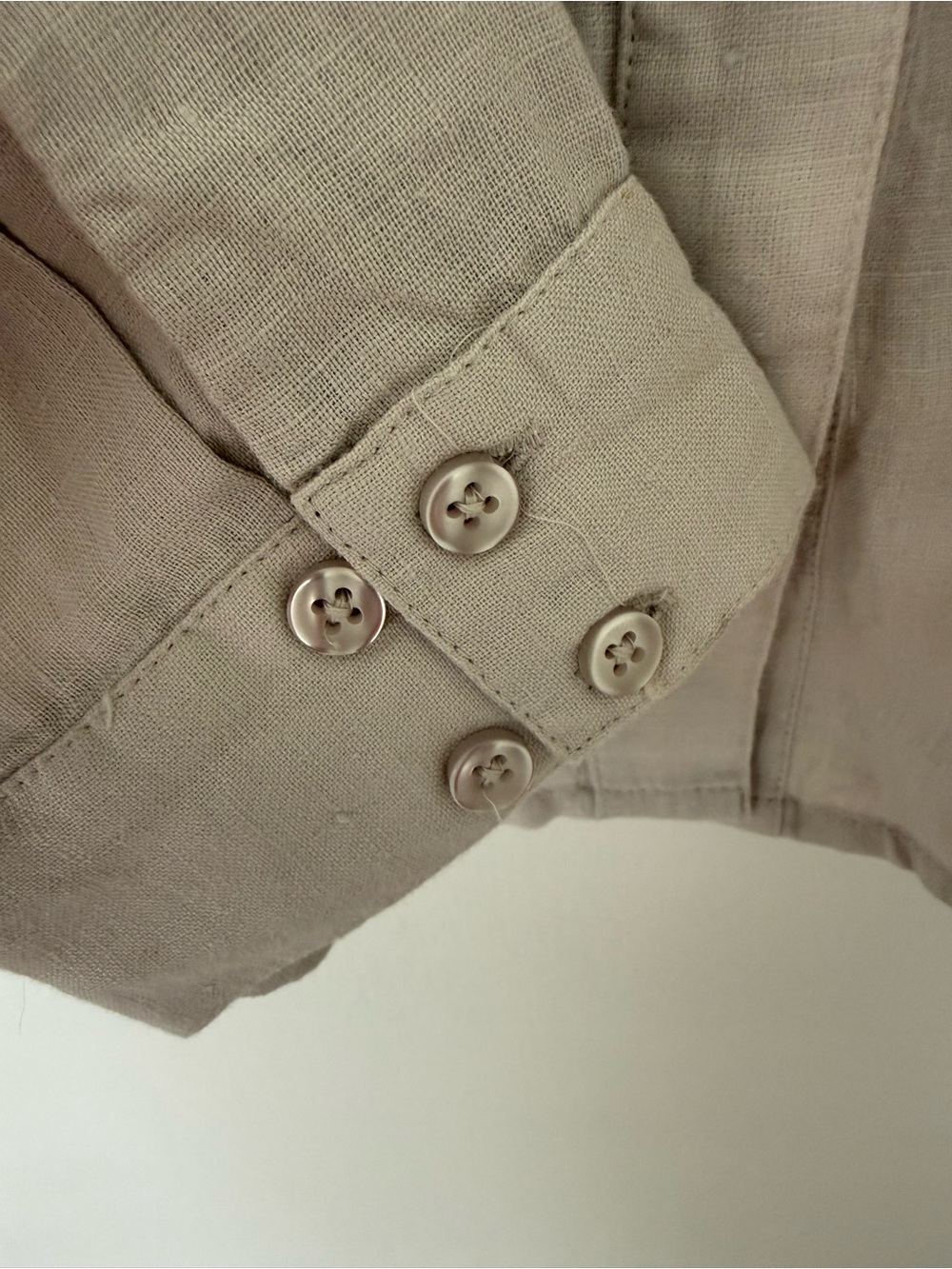 NWT Chico’s 100% Linen Button Front Shirt 3D Floral Beige Women Size 2- Large - Picture 7 of 9